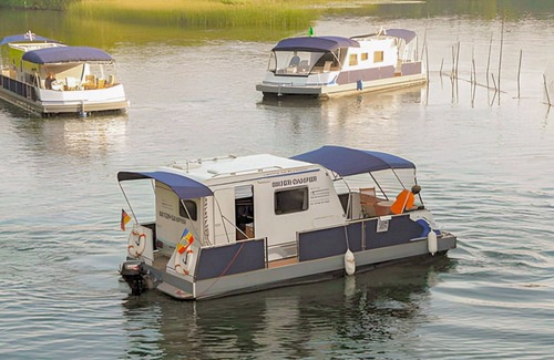 Meesiger Boat Rental | The water camper is simply and practically furnished.