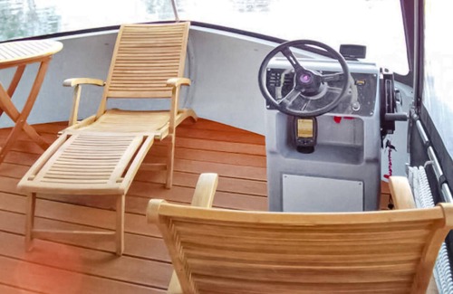 Meesiger Boat Rental | The water camper is simply and practically furnished.