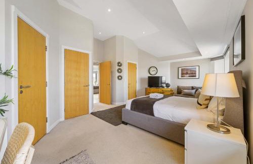 Liverpool Apartment | The Waterfront Penthouse I With Parking