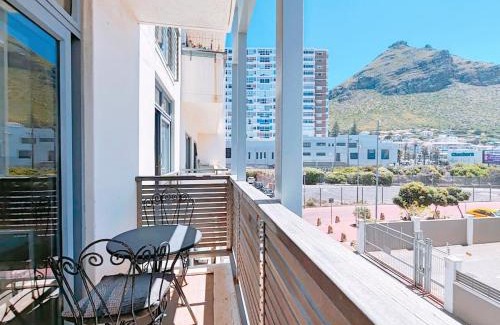 Muizenberg House | The Waves Empire Apartment