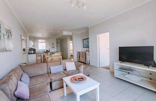 Muizenberg House | The Waves Empire Apartment
