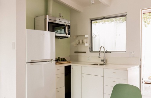 Tahquitz River Estates Hotel | The Wesley Studio 3 by AvantStay | Chic Private Apartment w/Kitchenette