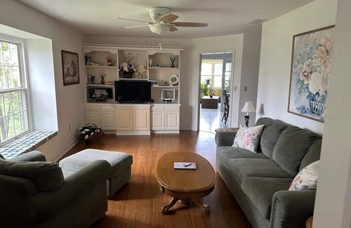 Morganfield Apartment | The West Wing Suite