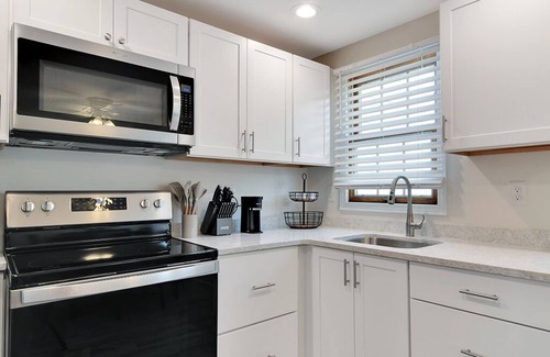 Cheektowaga House | The Westchester - Private, comfortable home minutes from the airport & shopping