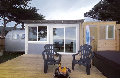 Gold Beach House | The Whale