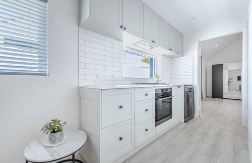 Watermans Bay Apartment | The White House Waterman’s Bay