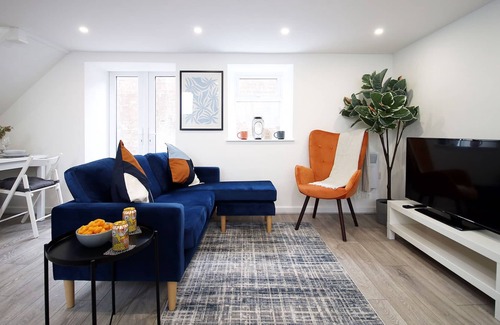 Hirwaun House | The White House by Tŷ SA