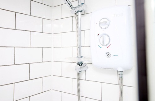 Hirwaun House | The White House by Tŷ SA