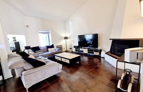 Claira Villa | The White House