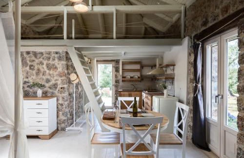 Limni House | The Wild Cyclamen stone house and estate