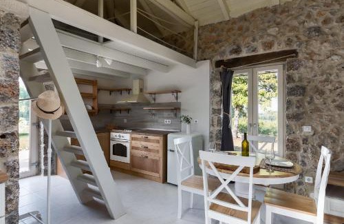 Limni House | The Wild Cyclamen stone house and estate