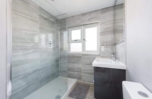 Bisley House | The Willow - Home with modern facilities in the outstandingly beautiful Surrey