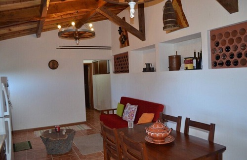 Praia da Vitoria House | The Winery House