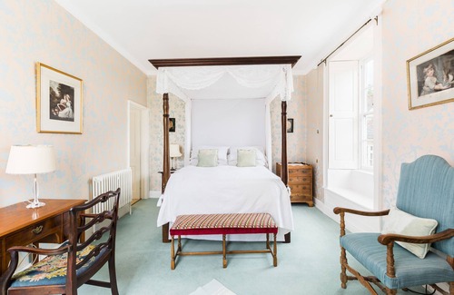 Kemerton Bed & Breakfast | The Wisteria Room