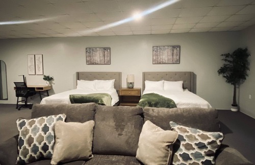 Wellston Bed & Breakfast | The Woods Suite #302 Free Arcade, Movie Theater, Patio Area, Playground and more