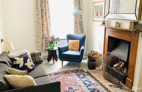 Framlingham Cottage | The Yellow Cottage on the hill central location in Framlingham