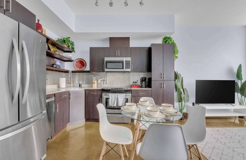 Beltline Apartment | the YYC Lookout Tower & City Vibes 2BR w Parking