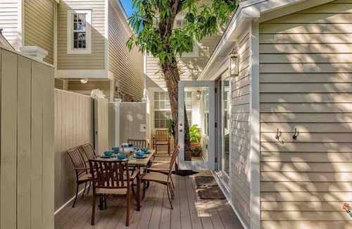 Historic Seaport House | *THE ZESTY LIME @ OLD TOWN* Beautifully Restored Home + LAST KEY SERVICES…