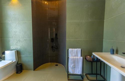 Srinagar House | The Zoey Villa, with Central Heating, Bonfire, BBQ & Complimentary Breakfast