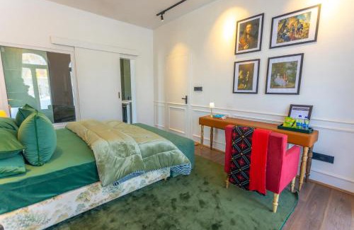 Srinagar House | The Zoey Villa, with Central Heating, Bonfire, BBQ & Complimentary Breakfast