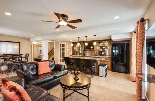 Prairie Point-Wildberry House | Theater*Steam Shower*Gym*Bar