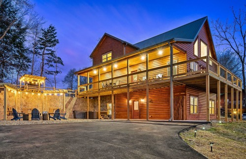Gatlinburg - Pigeon Forge Cabin | Theatre*StepstoGSM*Bigdogfrndly*Minigolf