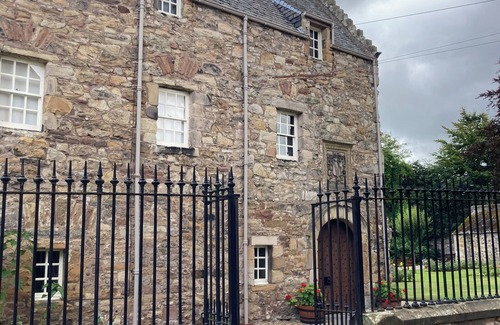 Jedburgh Apartment | @TheFlatInJed: Fully serviced 2 bedroom apartment in Jedburgh, sleeps 4.