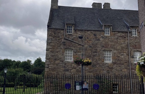 Jedburgh Apartment | @TheFlatInJed: Fully serviced 2 bedroom apartment in Jedburgh, sleeps 4.