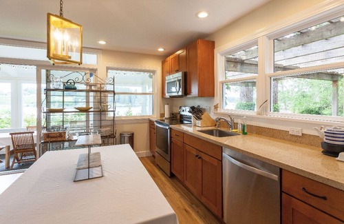 Gig Harbor House | Therapeutic Waterfront - 3BD, Beach, Kayaks, Mountain View. No cleaning fee