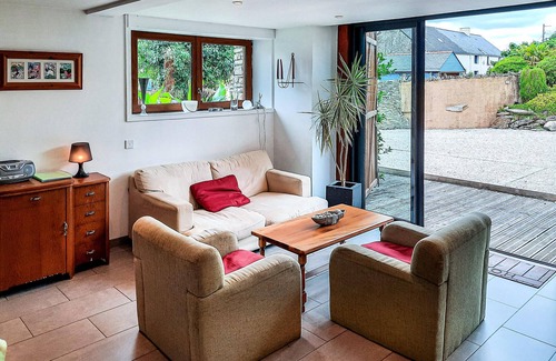 Crossac House | These two nicely furnished vacation domiciles (the two-bedroom FBL041 and the three-bedroom FBL042)