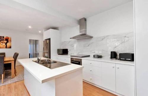 Taroona House | TheTree House Hobart Sleeps 8-2 Bath