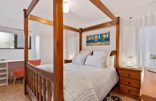 Taroona House | TheTree House Hobart Sleeps 8-2 Bath
