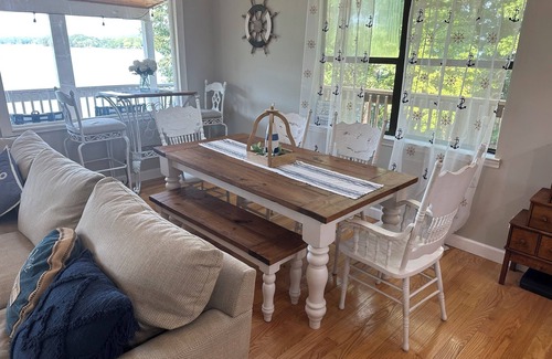 Cook Springs House | This 4 bedroom, 4 bath home sits on a peaceful cove on Logan Martin Laken nn