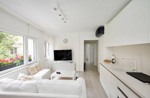 Bebek Apartment | This apartment is a 1 bedroom(s), 1 bathrooms, located in Beşiktaş, İstanbul.