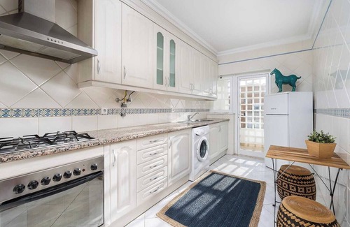 Portimao Apartment | This apartment is a 2 bedroom(s), 1 bathrooms, located in Portimão, Faro.