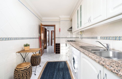 Portimao Apartment | This apartment is a 2 bedroom(s), 1 bathrooms, located in Portimão, Faro.