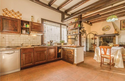 Torreglia House | This beautiful homely vacation home (400 m²) at the foot of the Colli Euganei is an ideal starting p