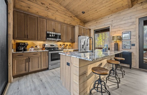 Gatlinburg - Pigeon Forge Cabin | "This cabin is absolutely beautiful and in a gorgeous and quiet area!"