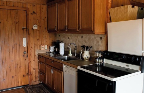 Huddleston Cabin | This cabin is oozing with charm and has magnificent view of the lake and Smith Mountain