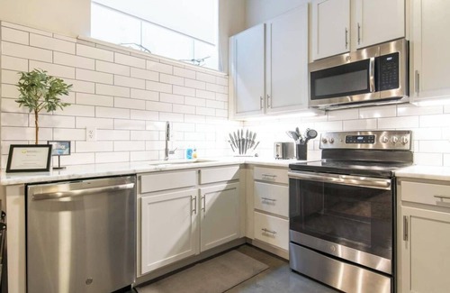 Downtown Condo | This condominium is a 1 bedroom(s), 1 bathrooms, located in Lexington, KY.