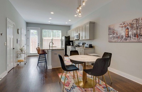 Nashville Condo | This condominium is a 2 bedroom(s), 2.5 bathrooms, located in Nashville, TN.