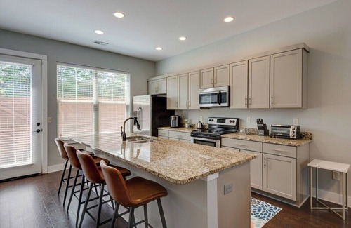 Nashville Condo | This condominium is a 2 bedroom(s), 2.5 bathrooms, located in Nashville, TN.