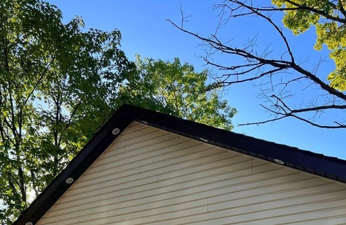 Wasaga Beach Cabin | This cottage is a 2 bedroom(s), 1 bathrooms, located in Wasaga Beach, ON.