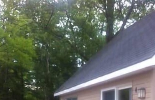 Wasaga Beach Cabin | This cottage is a 1 bedroom(s), 1 bathrooms, located in Wasaga Beach, ON.