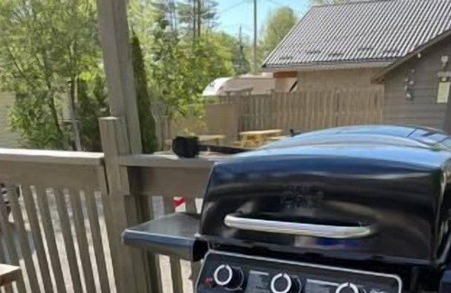 Wasaga Beach Cabin | This cottage is a 1 bedroom(s), 1 bathrooms, located in Wasaga Beach, ON.