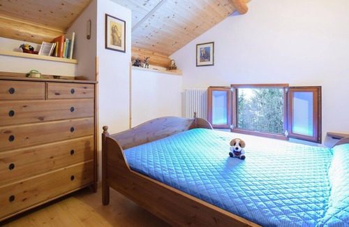 Ragoli House | This cottage is idyllically located on a plot surrounded by forest and offers good conditions for a