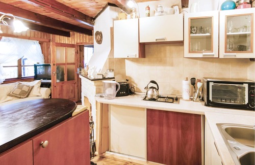 Barczewo House | This cottage is located on a small hill, directly on the lake with its own jetty.
