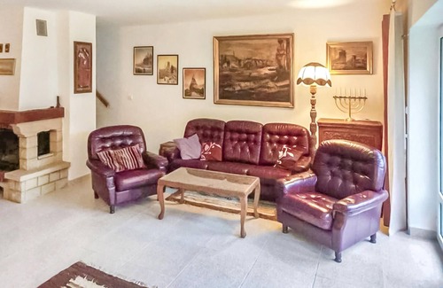 Insko House | This cozy cottage is located in the picturesque village of I?sko.