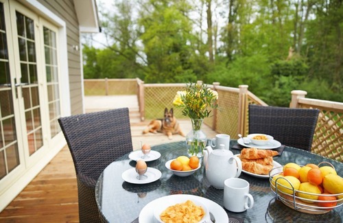 Pattiswick Cabin | This delightful lodge on Wakes Hall Farm is a haven of peace in 500 acres of private land.