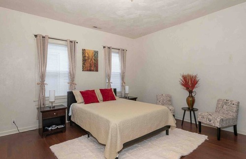 Newport News Apartment | This duplex is a 3 bedroom(s), 1 bathrooms, located in Newport News, VA.